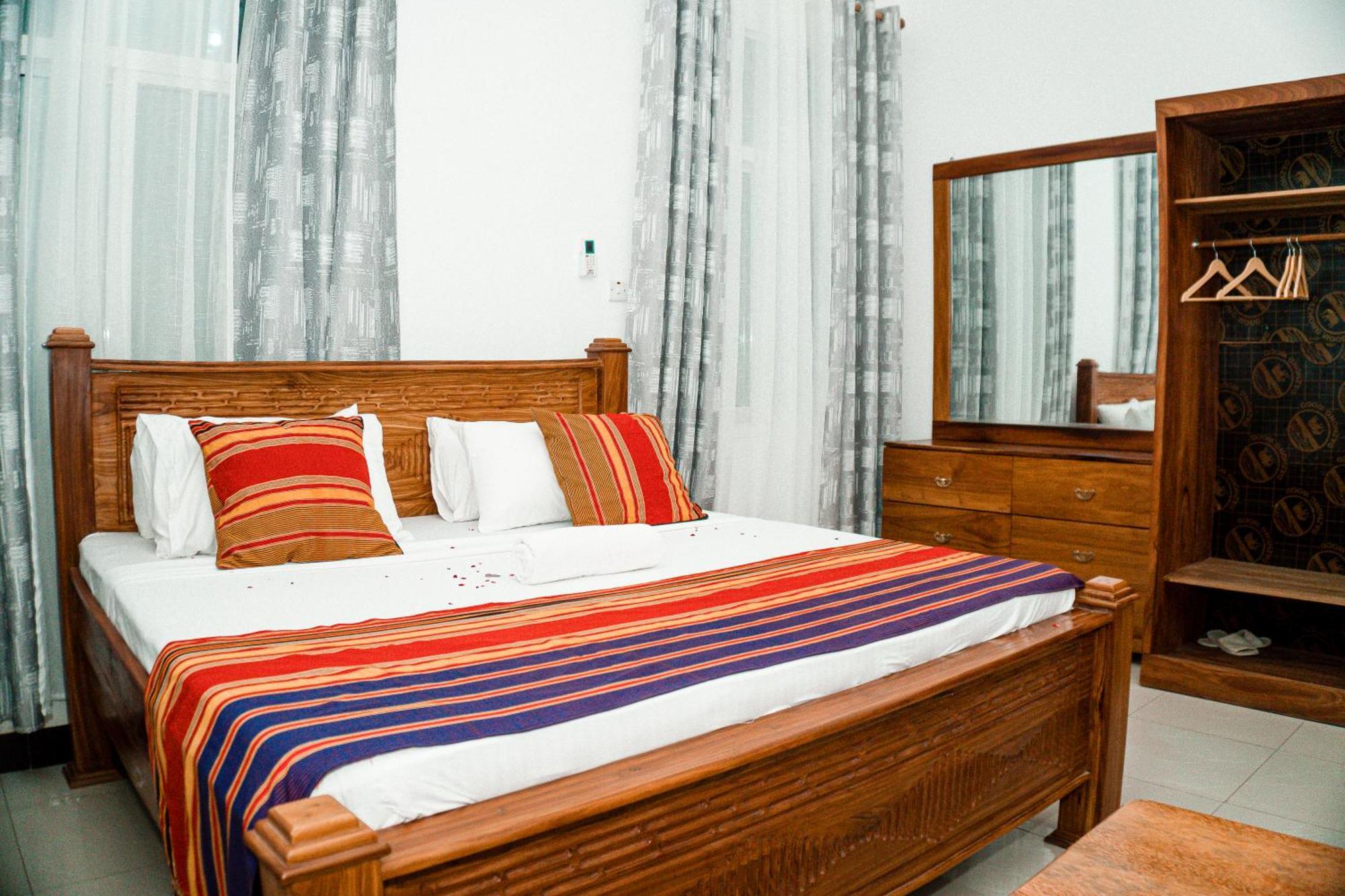 64 Zenj House Luxury Airport B&B Mbweni Exterior photo
